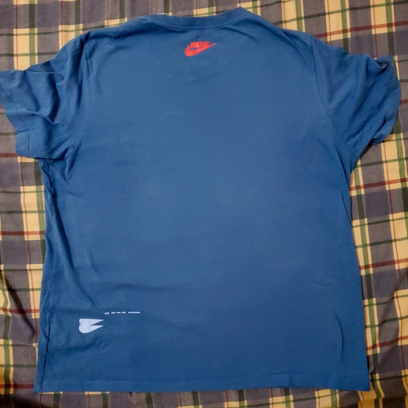 Nike tee - Picture 2 of 2